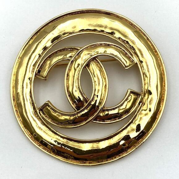 CHANEL Gold Logo Brooch - Picture 1 of 4